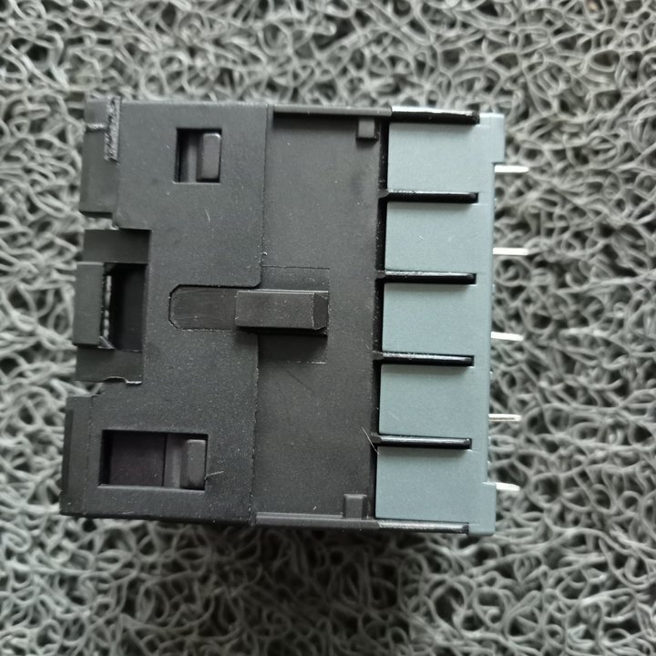 ABB接触器B7-30-10-P24V 40-450HZ (3)