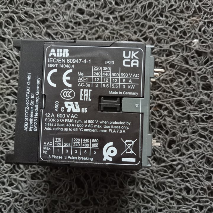 ABB接触器B7-30-10-P24V 40-450HZ (2)