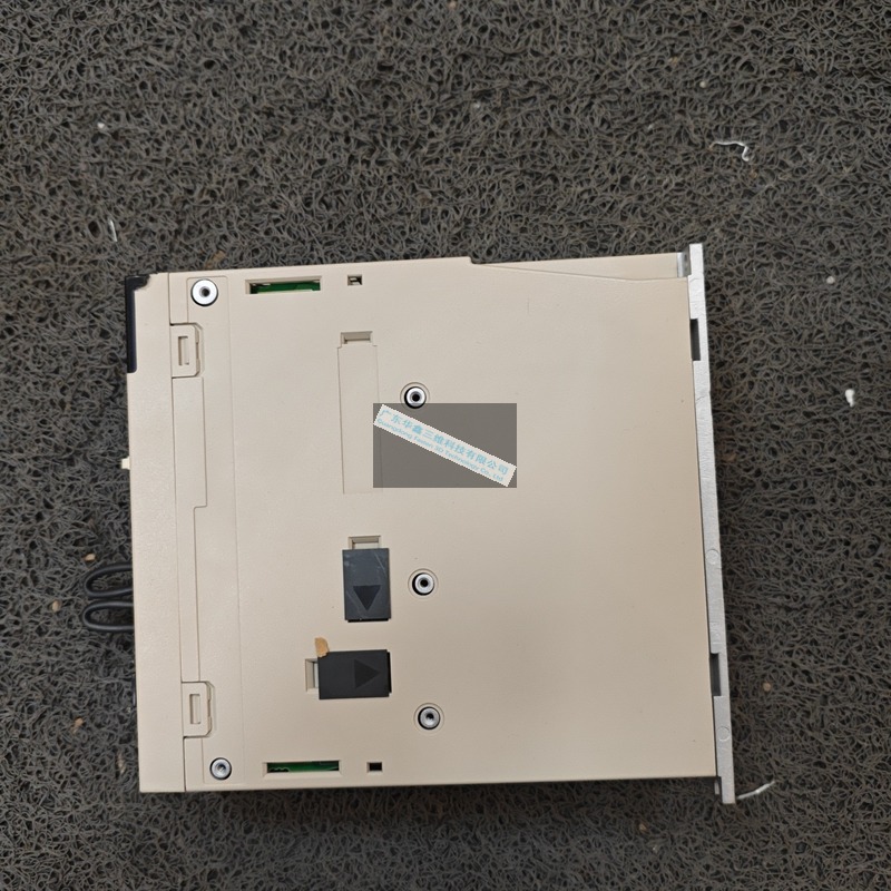 YASKAWA驱动器SGD7S-7R6A00B202 (3).jpg